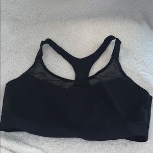 Scalloped mesh Victoria’s Secret sports bra 🤩